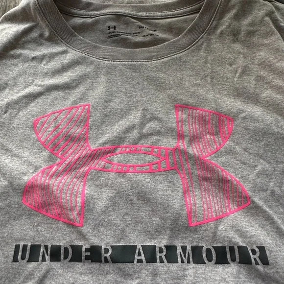 Small Under Armour women’s cut T-shirt - preowned - Picture 2 of 5